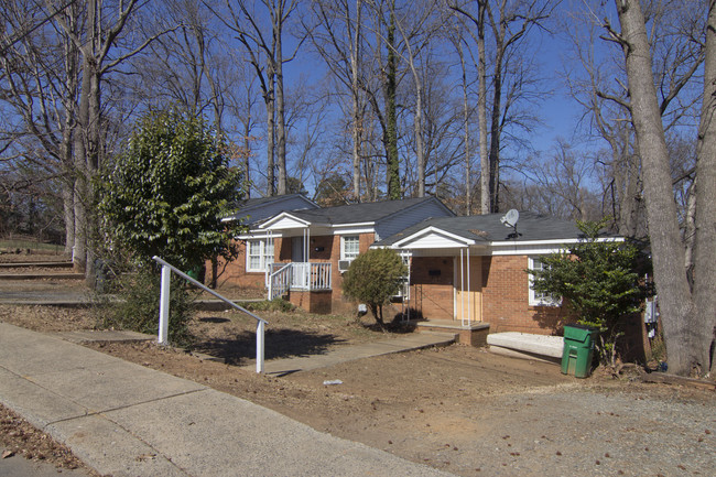 1414 Catherine Simmons Ave in Charlotte, NC - Building Photo - Building Photo