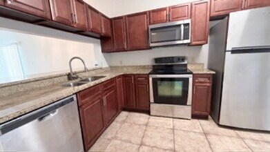 135 Sand Pine Cir in Sanford, FL - Foto de edificio - Building Photo