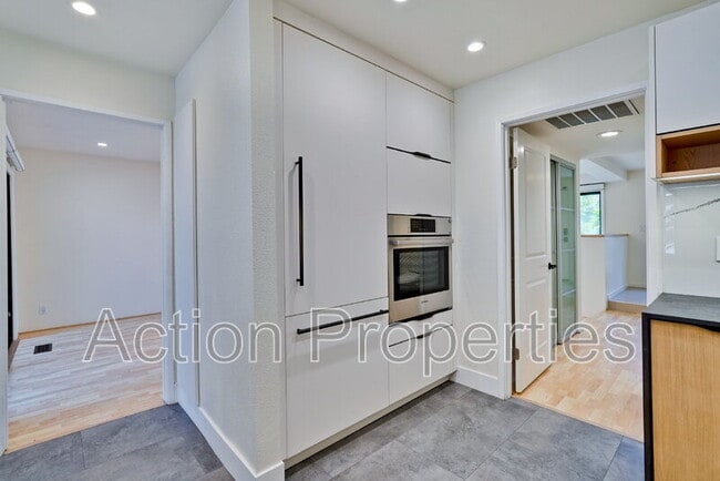 209 Ortega Ave in Mountain View, CA - Building Photo - Building Photo