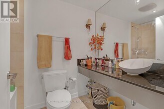 36 Blue Jays Way in Toronto, ON - Building Photo - Building Photo