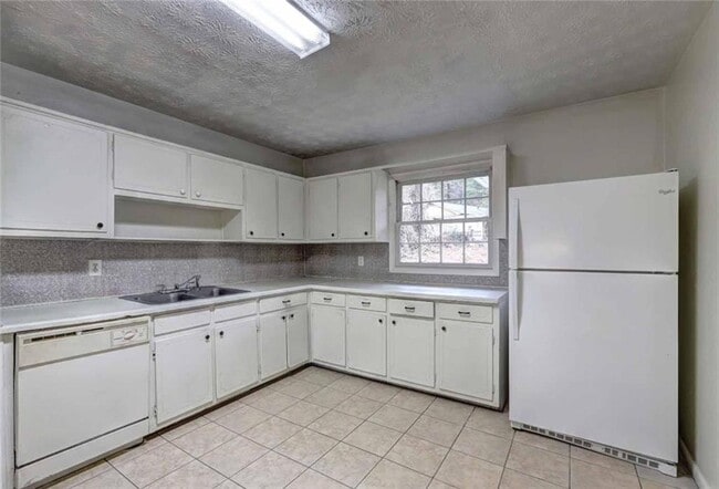 5805 Singleton Rd in Norcross, GA - Building Photo - Building Photo