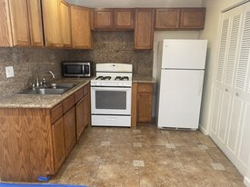 2404 Peppertree Ct, Unit 2404 pepper tree ct#1 in Antioch, CA - Building Photo