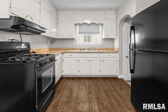 1916 33rd St in Moline, IL - Building Photo - Building Photo