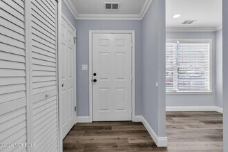 401 Hampton Ct in Englishtown, NJ - Building Photo - Building Photo