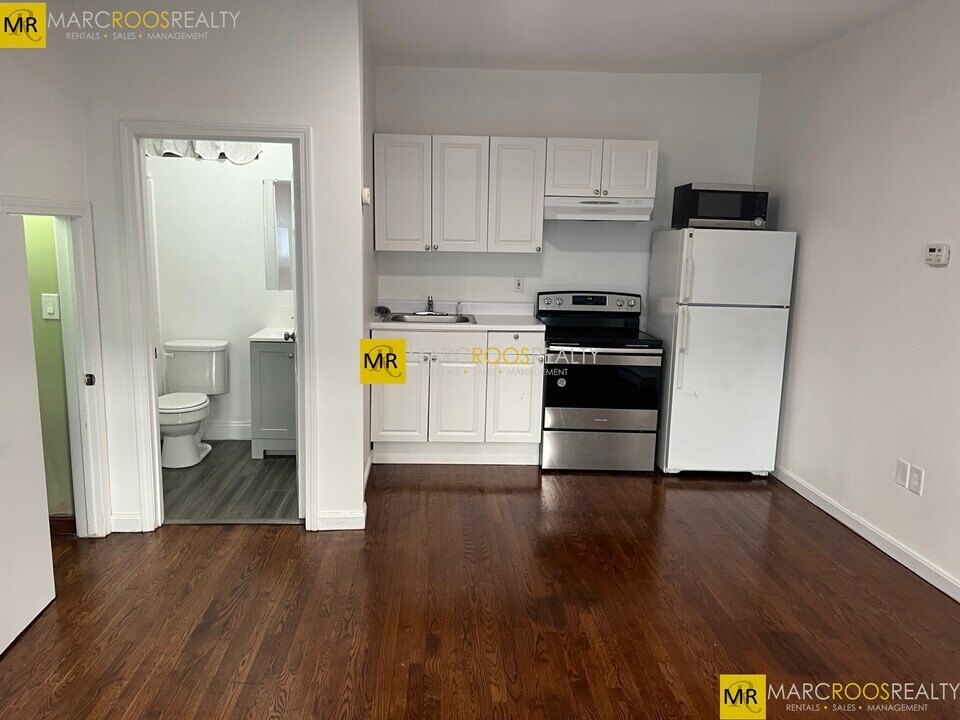 269 Bolton St, Unit 2A in Boston, MA - Building Photo
