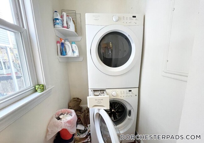 14 Edison Green-Unit -1 in Boston, MA - Foto de edificio - Building Photo