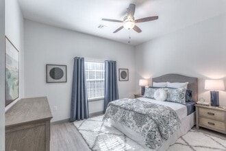 98 Apartments in Owasso, OK - Foto de edificio - Building Photo