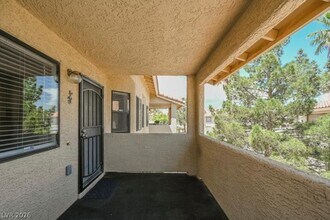 1205 N Buffalo Dr in Las Vegas, NV - Foto de edificio - Building Photo