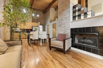 1935 N Fairfield Ave, Unit 306 in Chicago, IL - Foto de edificio - Building Photo