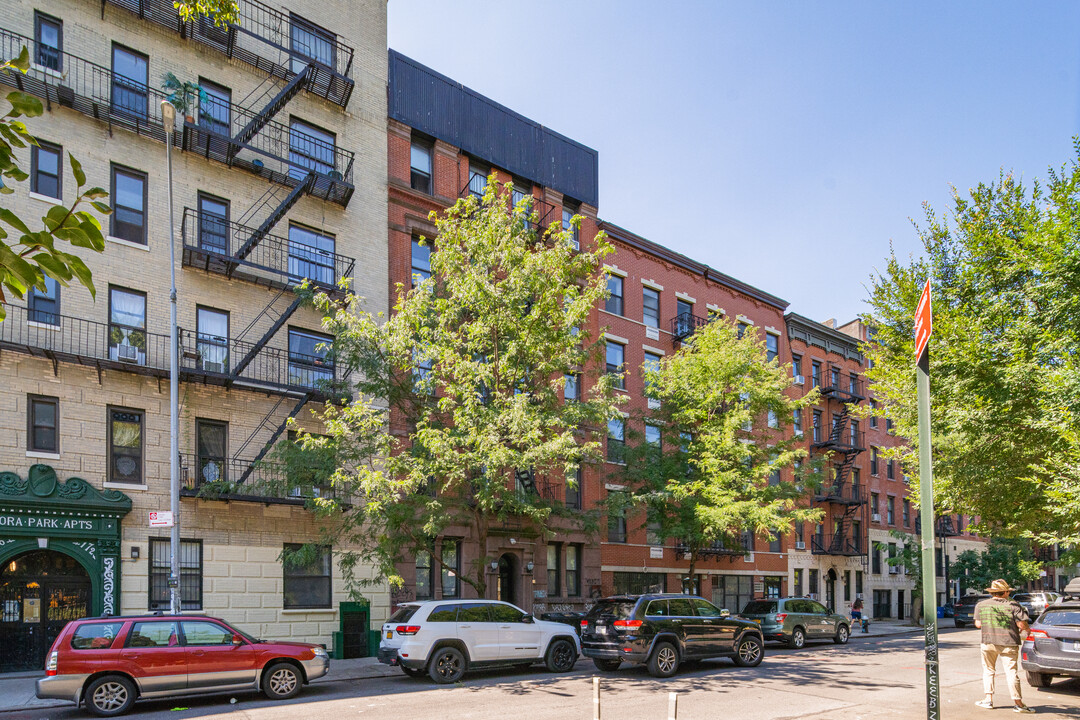 168-170 E 7th St in New York, NY - Foto de edificio