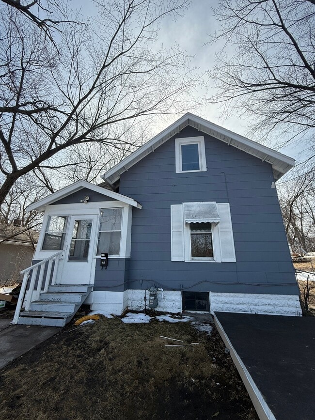 property at 1840 Minnehaha Ave E