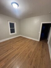 21 Barrett St, Unit 3 in Fall River, MA - Building Photo - Building Photo