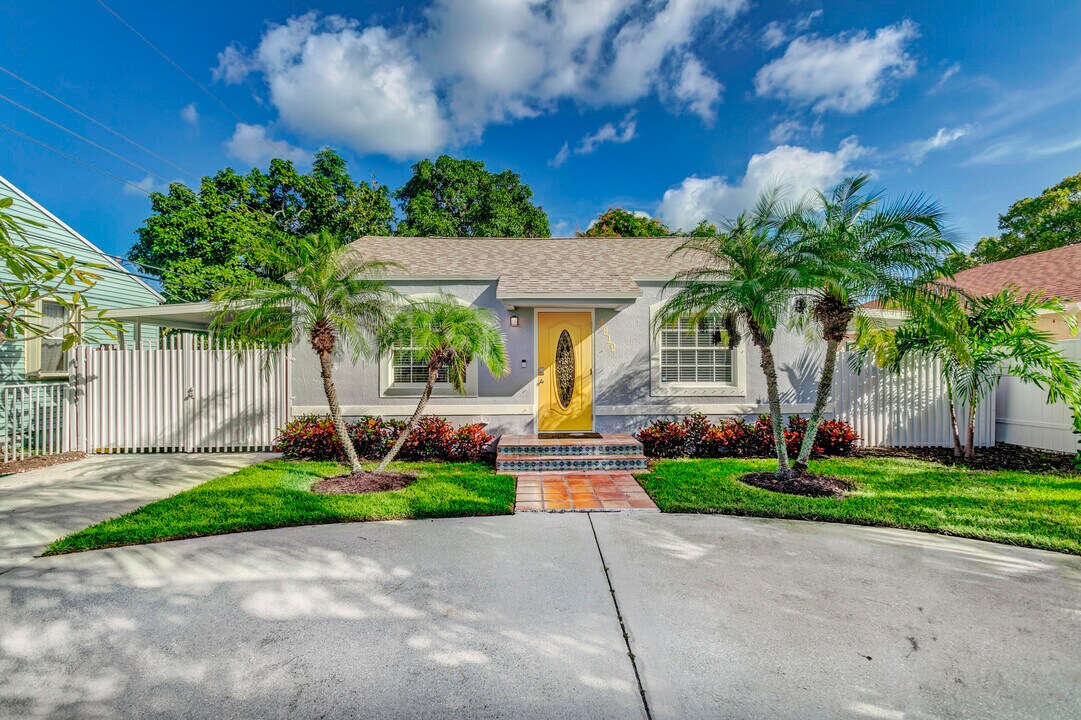 4910 Garden Ave in West Palm Beach, FL - Building Photo