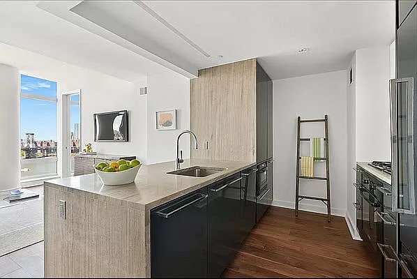 2 Northside Piers, Unit 27D in Brooklyn, NY - Foto de edificio - Building Photo