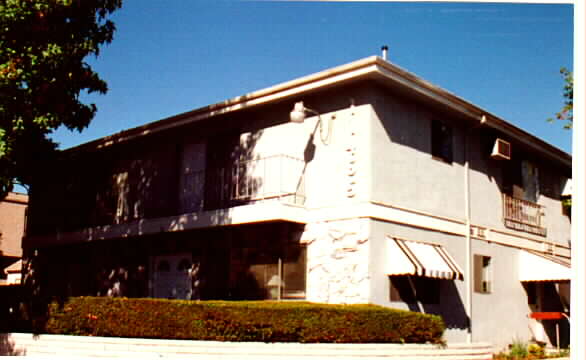 11465 Moorpark St in North Hollywood, CA - Foto de edificio - Building Photo