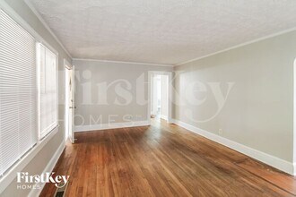 868 Rochelle Dr SW in Atlanta, GA - Building Photo - Building Photo