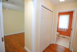 40 Hibiscus Way in Nashua, NH - Building Photo - Building Photo