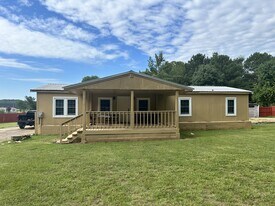 1794 John Branch Rd in Batesville, MS - Building Photo