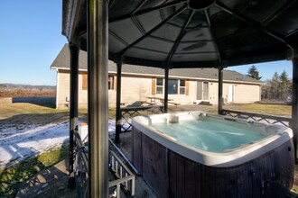 3545 Hunt Clubb Rd in Raymond, WA - Building Photo - Building Photo