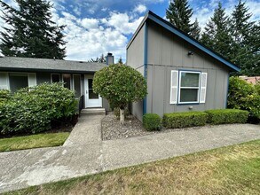 8106-8108-8108 41st St Ct W in University Place, WA - Building Photo - Building Photo