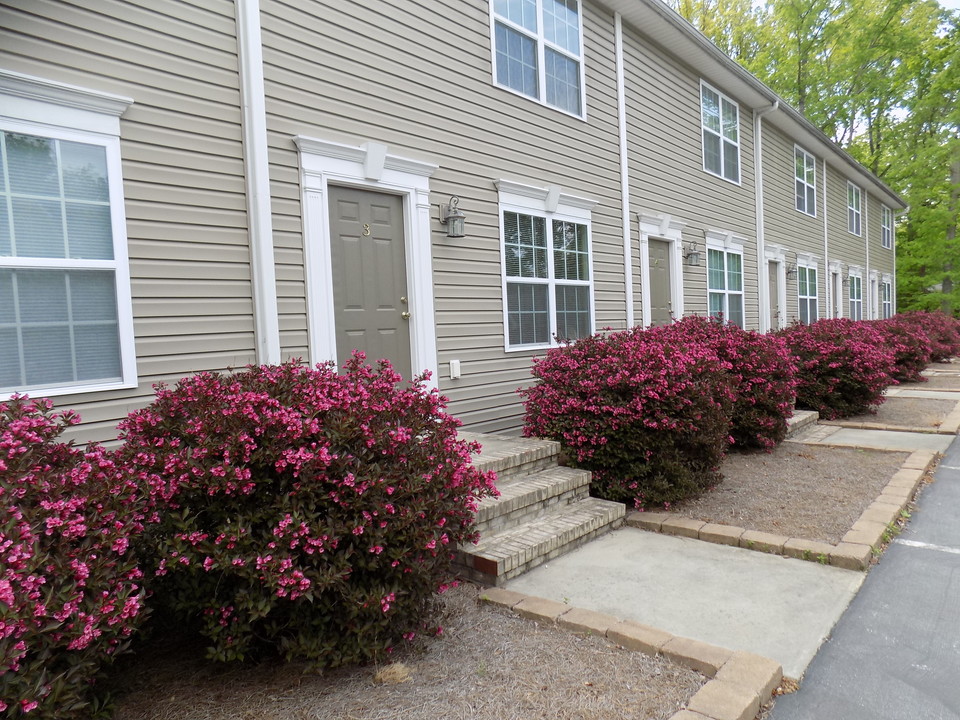 53 Meadow Glen Court in Fletcher, NC - Building Photo