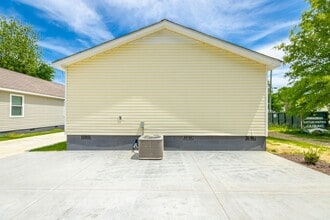 2011 S Lyerly St in Chattanooga, TN - Foto de edificio - Building Photo