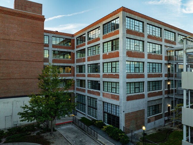 East End Lofts in Houston, TX - Building Photo - Building Photo