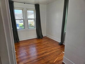 746 2nd St, Unit Fl 2 in Verona, PA - Foto de edificio - Building Photo