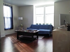 412 W Washington St in Champaign, IL - Foto de edificio - Building Photo