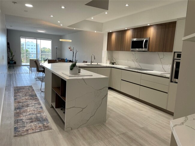 10730 NW 66th St in Doral, FL - Building Photo - Building Photo