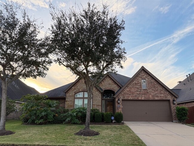 property at 2011 Lone Pine Ct