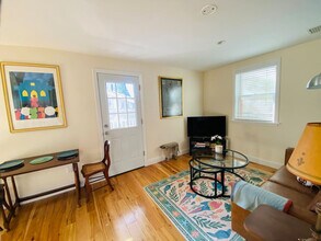 3 Woodland Dr in Greenwich, CT - Building Photo - Building Photo