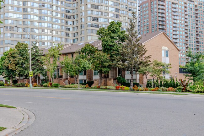 3591 Kariya Dr in Mississauga, ON - Building Photo - Building Photo