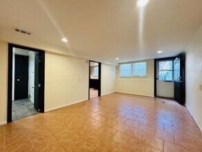 16 Briarwood Rd in Jersey City, NJ - Building Photo - Building Photo