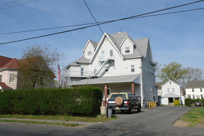 402 2nd Ave in Long Branch, NJ - Foto de edificio - Building Photo