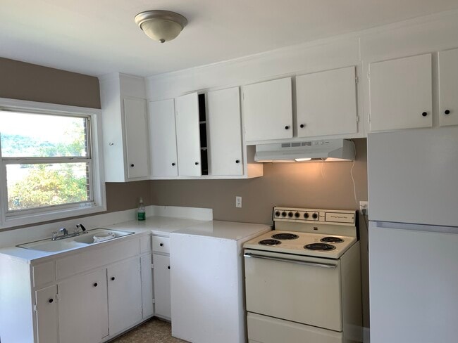 2122 Haven Cir, Unit 3 in Lenoir, NC - Building Photo - Building Photo