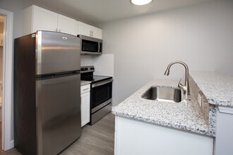 Ortega Village in Jacksonville, FL - Building Photo - Interior Photo