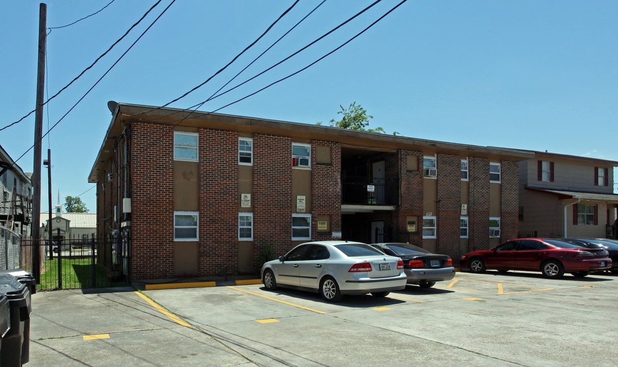 1365 S Elm St in Metairie, LA - Building Photo