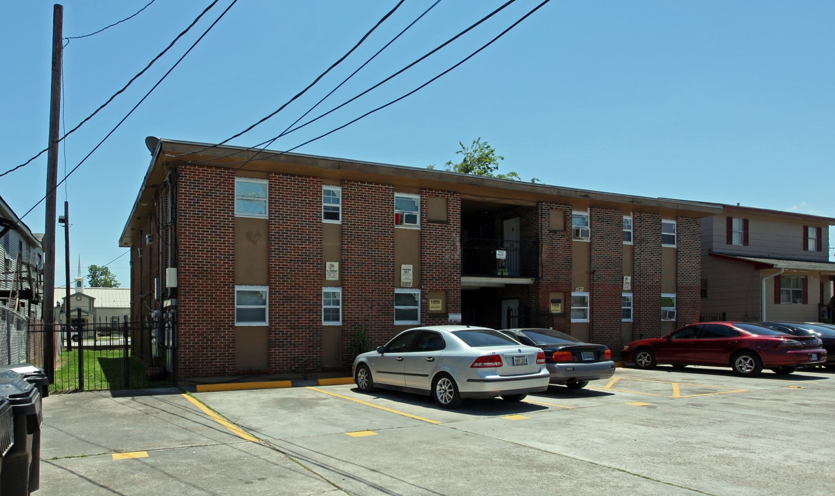 1365 S Elm St in Metairie, LA - Foto de edificio