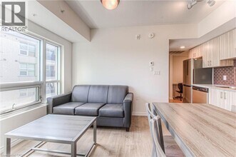 275 Larch St in Waterloo, ON - Building Photo - Building Photo