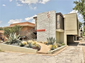 210 W 38th St in Austin, TX - Building Photo - Building Photo