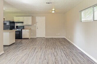 712 McCardell Dr in Channelview, TX - Building Photo - Building Photo