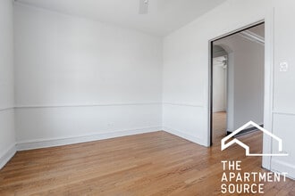 2563 W Montrose Ave in Chicago, IL - Building Photo - Building Photo