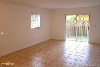 8550 SW 109th Ave in Miami, FL - Building Photo - Building Photo