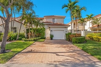 1546 Yellowheart Way in Hollywood, FL - Building Photo - Building Photo