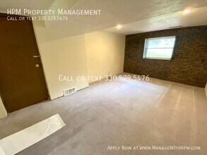 1827 Thackeray Ave NW in Massillon, OH - Foto de edificio - Building Photo