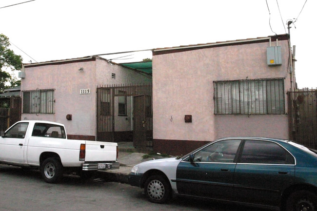 1115 Gardenia Ave in Long Beach, CA - Foto de edificio - Building Photo