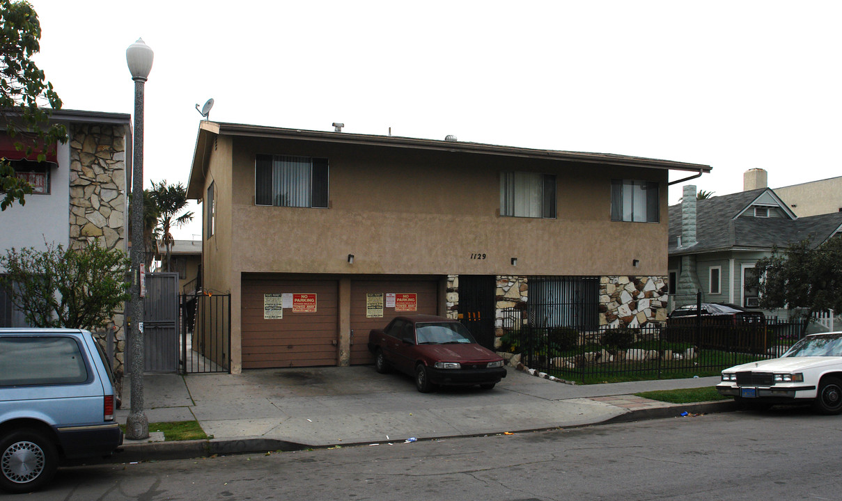 1129 Cedar Ave in Long Beach, CA - Building Photo