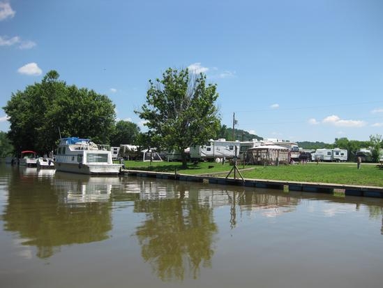 100 Dock Ln in St Marys, WV - Building Photo