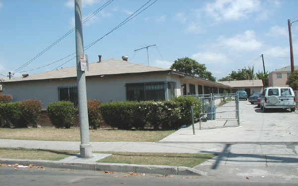 1241 E 15th St in Long Beach, CA - Foto de edificio - Building Photo